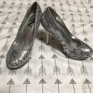 Type Z size 8 silver sequin heels